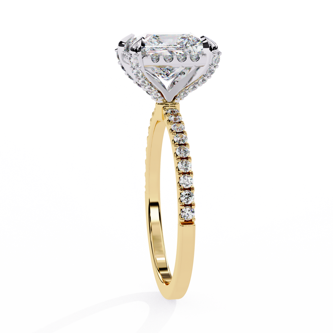 2.50 Carat Princess Diamond Ring – VVS2, F Color | Round Diamond Accents in Gold