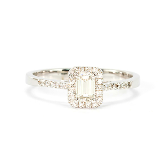 Baguette Hallo diamond ring