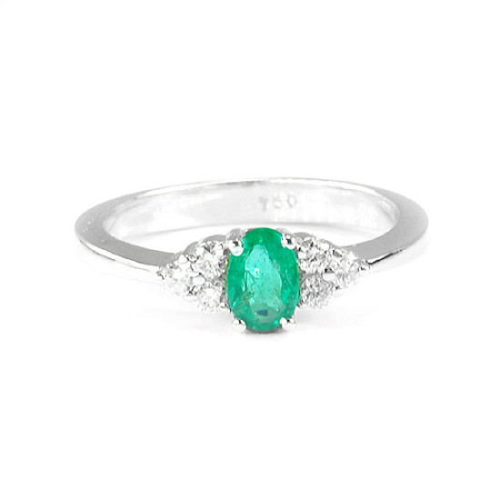 Affluent Emerald & Diamond Ring