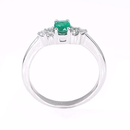 Affluent Emerald & Diamond Ring