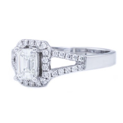 Buy stunning Engagement diamond ring through online diamond jewelry in Dubai Buy stunning Engagement diamond ring through online diamond jewelry in Dubai