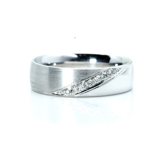 Semi Comfort Diamond Band