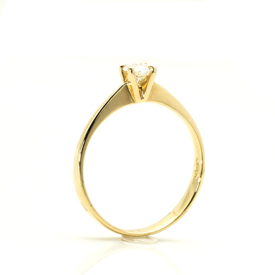 Round Cut Elegant Solitaire Ring