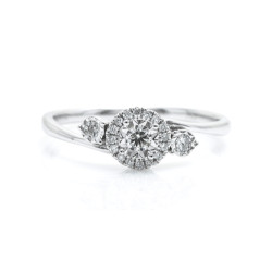  Iconic Elegant Diamond Ring