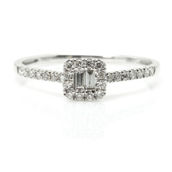 Classic ring with Baguette and Round diamond  B19605  Classic ring with Baguette and Round diamond  B19605