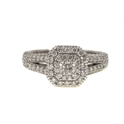 Why a Halo Setting Enhances the Beauty of Your Center Stone Why a Halo Setting Enhances the Beauty of Your Center Stone