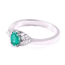 Emerald Cut Diamonds: The Best Shapes and Sizes for Your Ring Emerald Cut Diamonds: The Best Shapes and Sizes for Your Ring