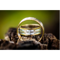 Capturing Love's Radiance: Discovering Trendy Engagement Rings in Dubai Capturing Love's Radiance: Discovering Trendy Engagement Rings in Dubai